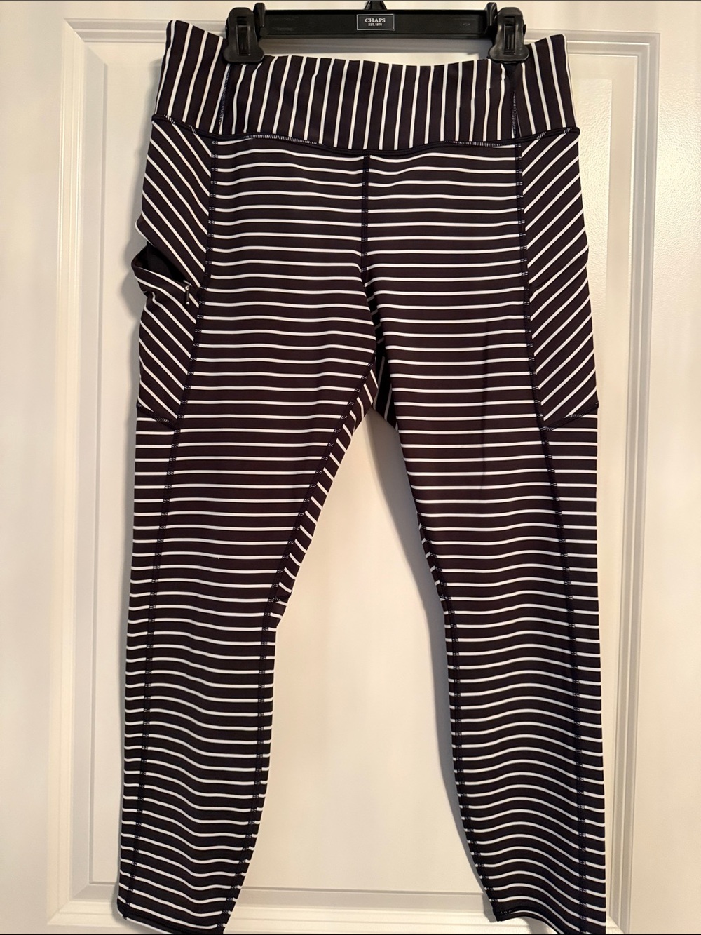 Athleta women’s Black & White Striped Active Leggings with Side Pockets